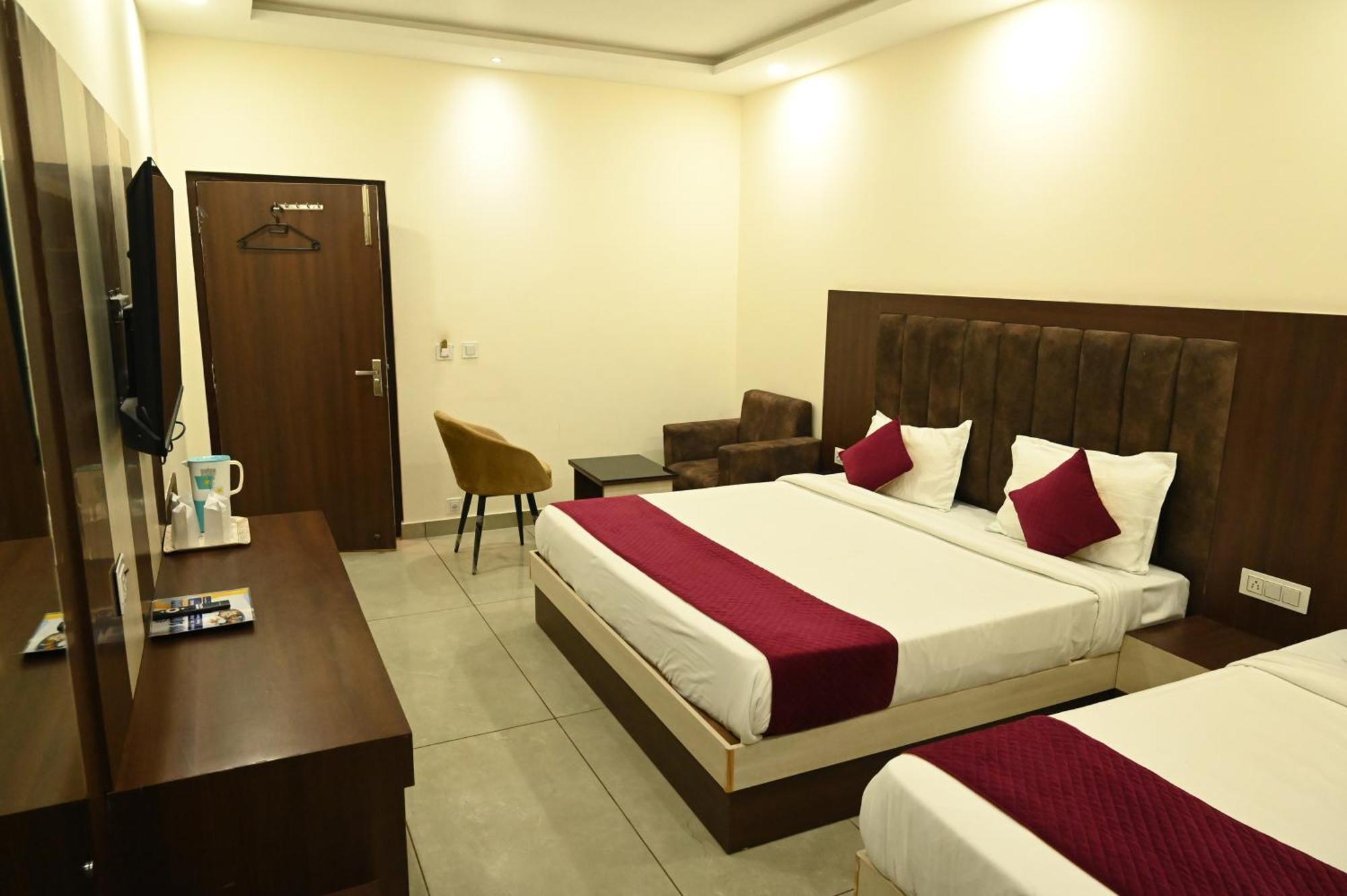 Отель Satya Residency Катра Экстерьер фото